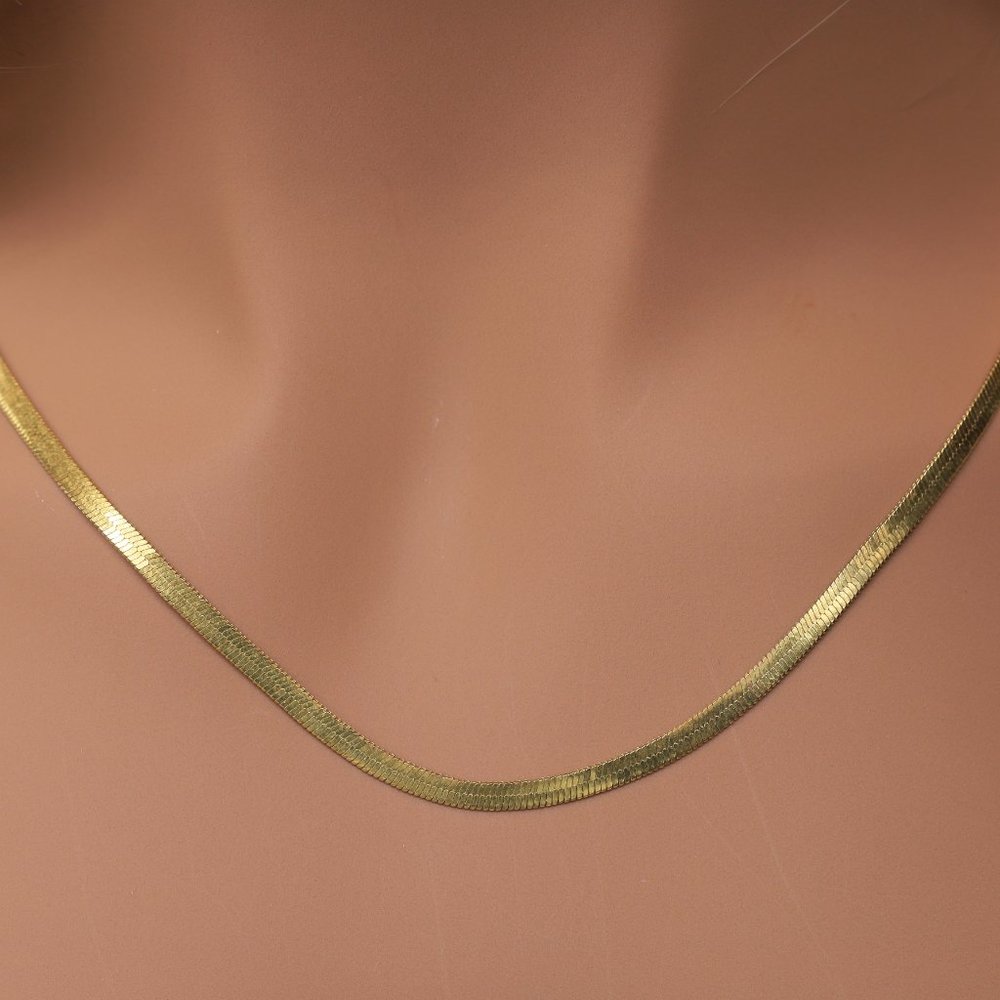 Classic gold herringbone chain. - Picture 2 of 3